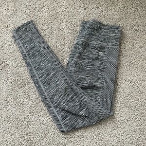 Forever 21 - Workout leggings - Size Medium - Mesh On the Side